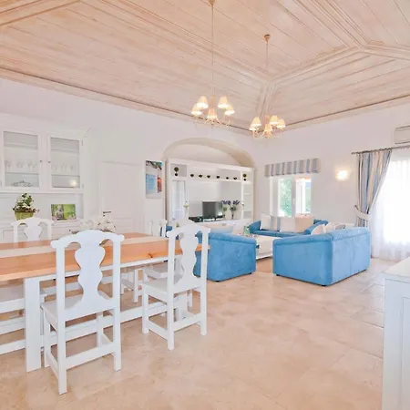 Olhos De Agua Sleeps 6 With Pool And Air Con فيلة *
