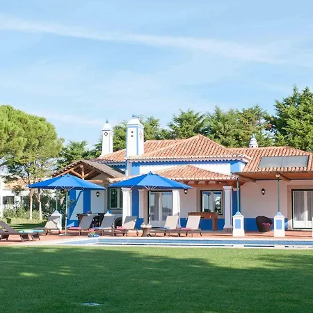 Olhos De Agua Sleeps 6 With Pool And Air Con