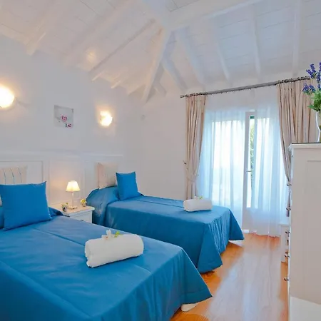 Olhos De Agua Sleeps 6 With Pool And Air Con أولوز داغوا