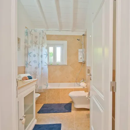 Olhos De Agua Sleeps 6 With Pool And Air Con * أولوز داغوا