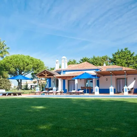 Olhos De Agua Sleeps 6 With Pool And Air Con