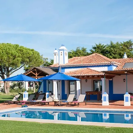 Villa Olhos De Agua Sleeps 6 With Pool And Air Con *