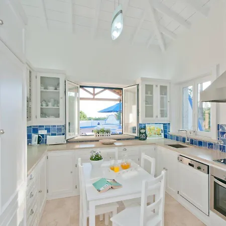 Olhos De Agua Sleeps 6 With Pool And Air Con Villa *